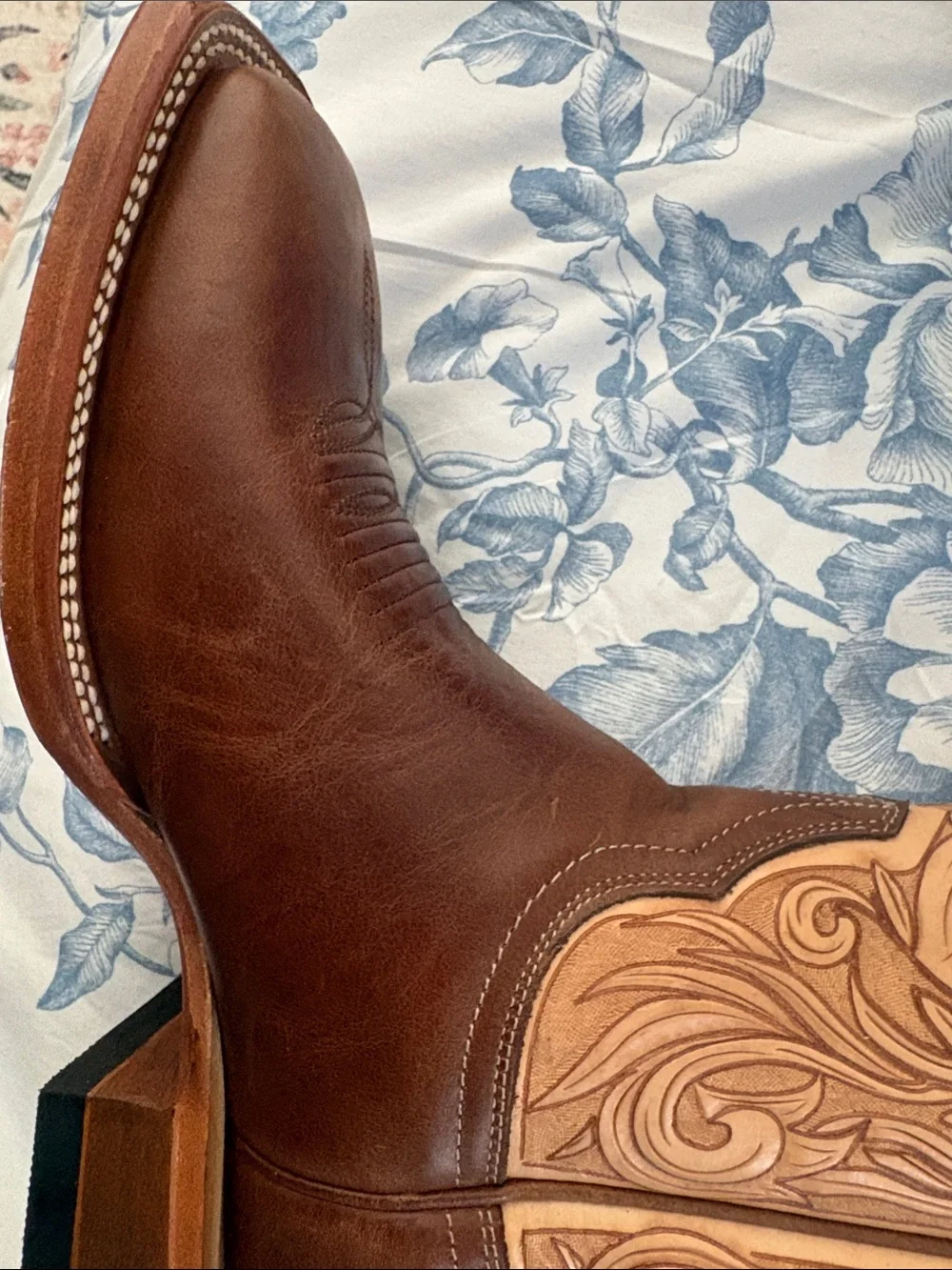 Women’s Brand New Ariat Belt & Ariat Tri Star Boots - Size 7